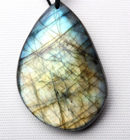 Beautiful Natural Labradorite Blue Light Gemstone  Healing Pendant 23.3g