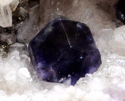 China / Newly DISCOVERED RARE PURPLE FLUORITE CRYSTAL MINERAL SPECIMEN  86.75g